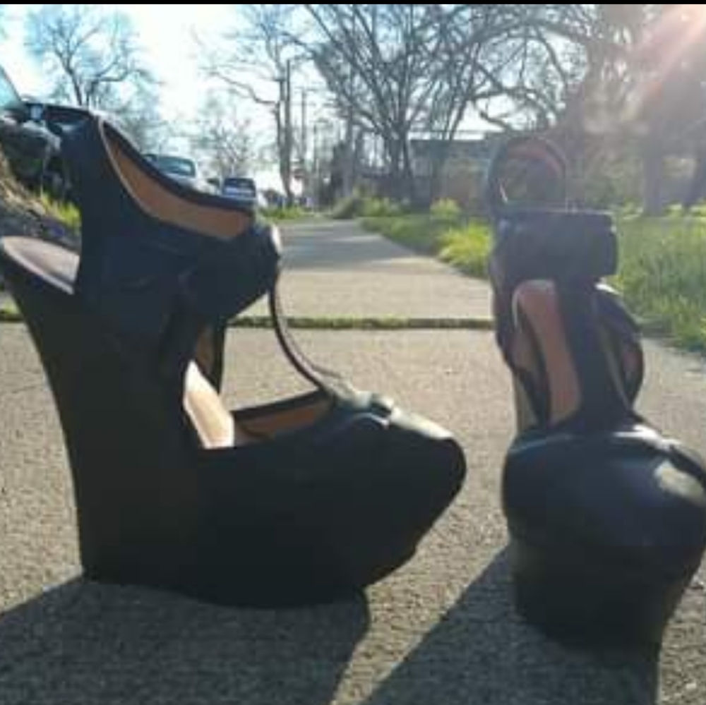L.A.M.B. Caitlin black wedges